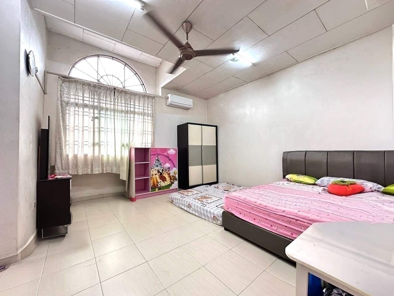 2-Storey Terrace House Jalan Ceria, Nusa Indah 4