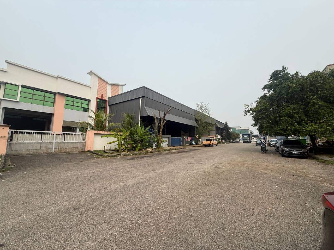 1.5 Storey Semi-D Factory Desa Cemerlang 4