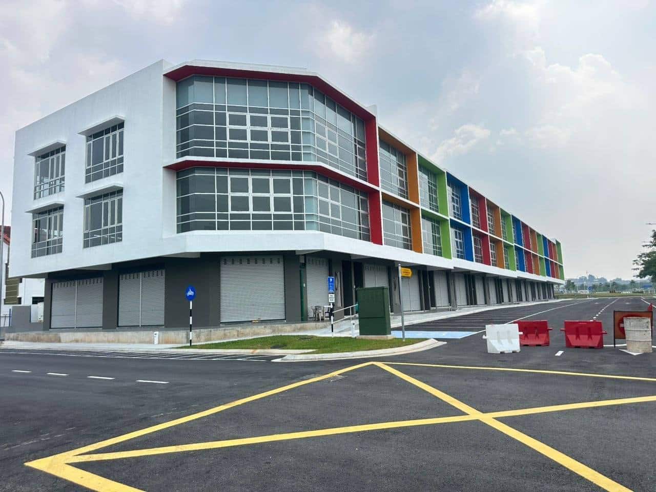 3-Storey Intermediate Shoplot Bandar Dato Onn Perjiranan 15/28 1