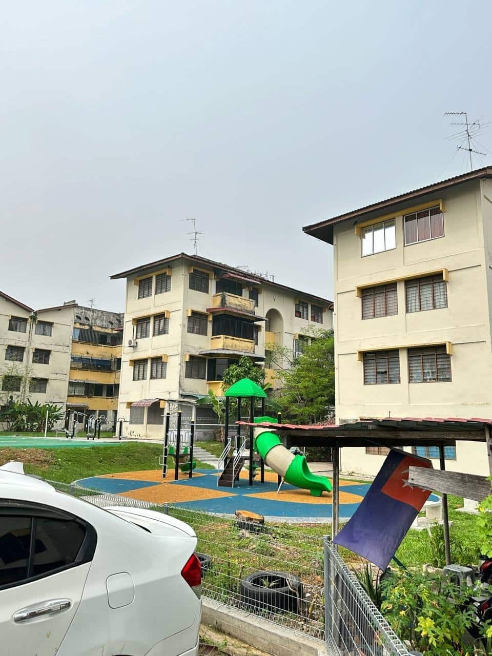 Low Cost Flat Taman Perling 4