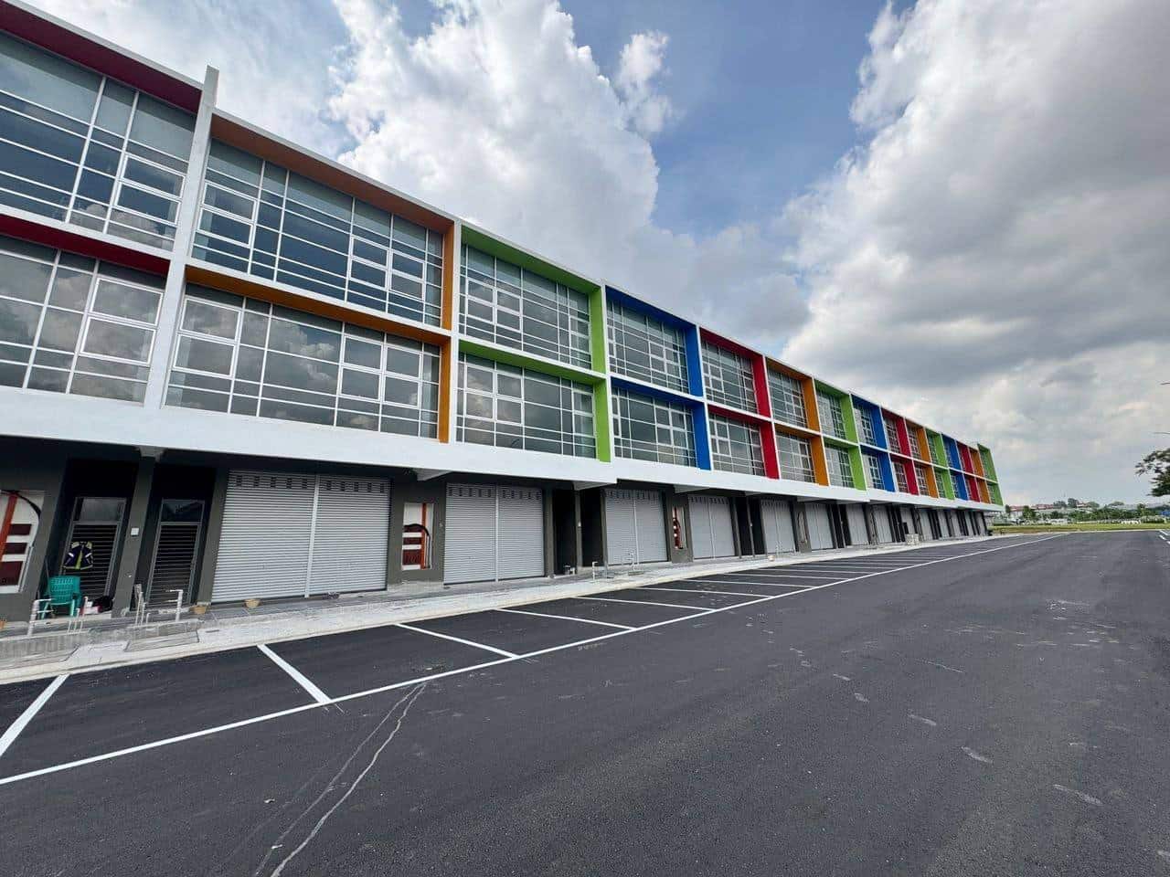 3-Storey Intermediate Shoplot Dato Onn 1