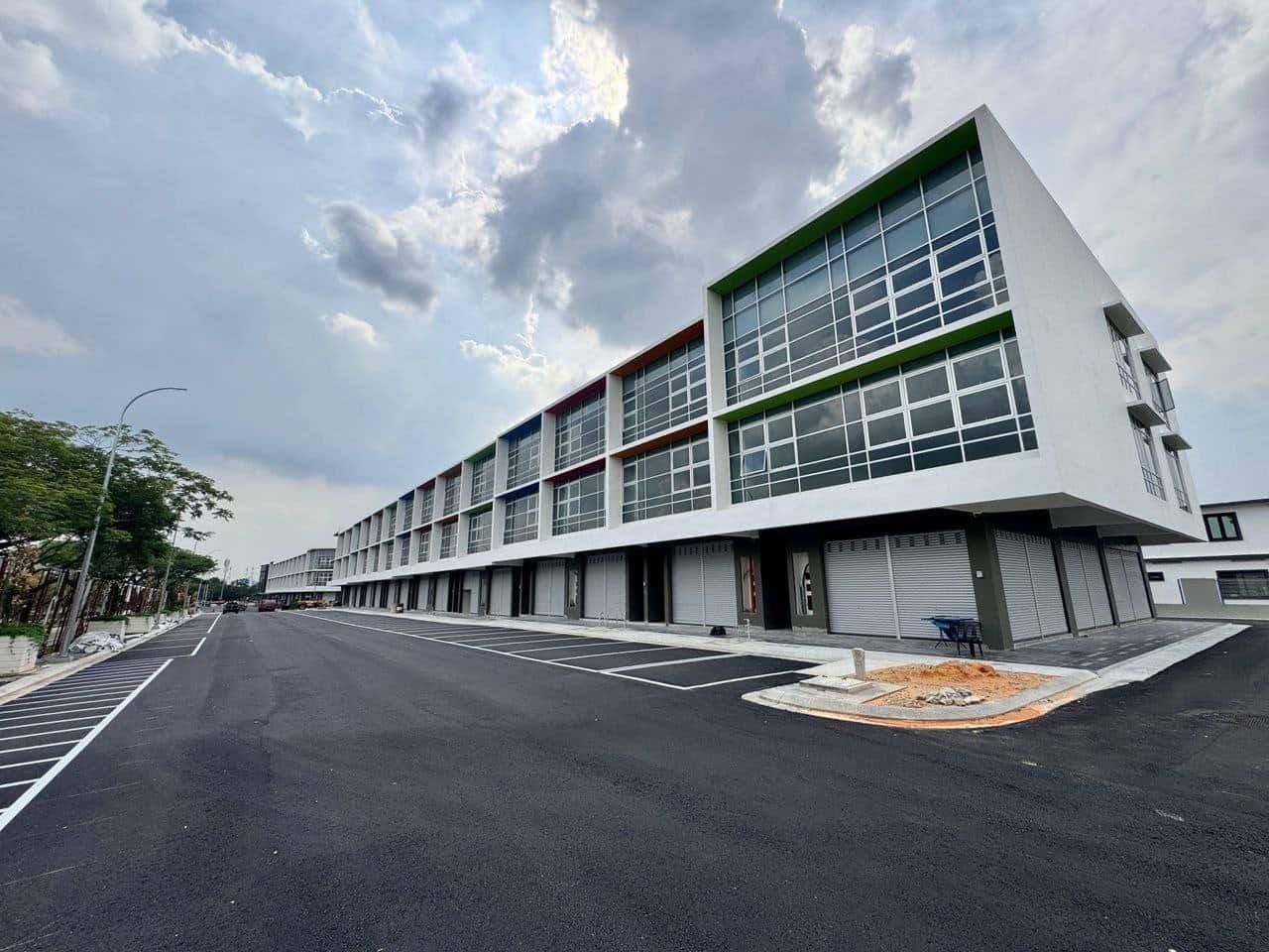 3-Storey Intermediate Shoplot Dato Onn 2