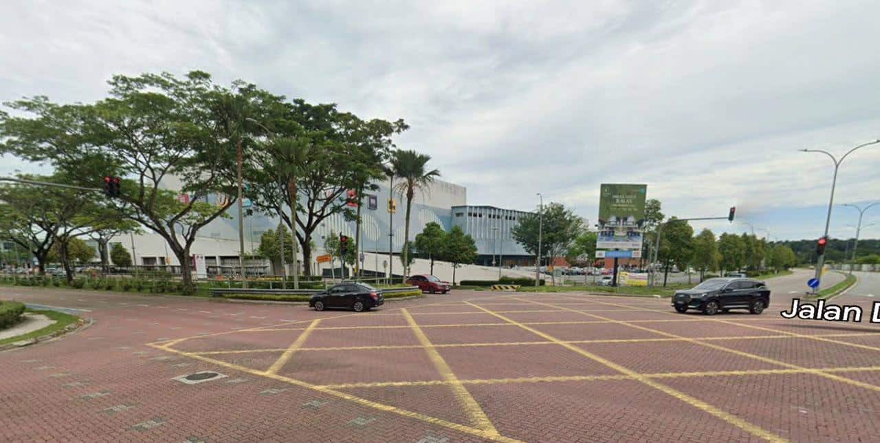 3-Storey Intermediate Shoplot Dato Onn 3