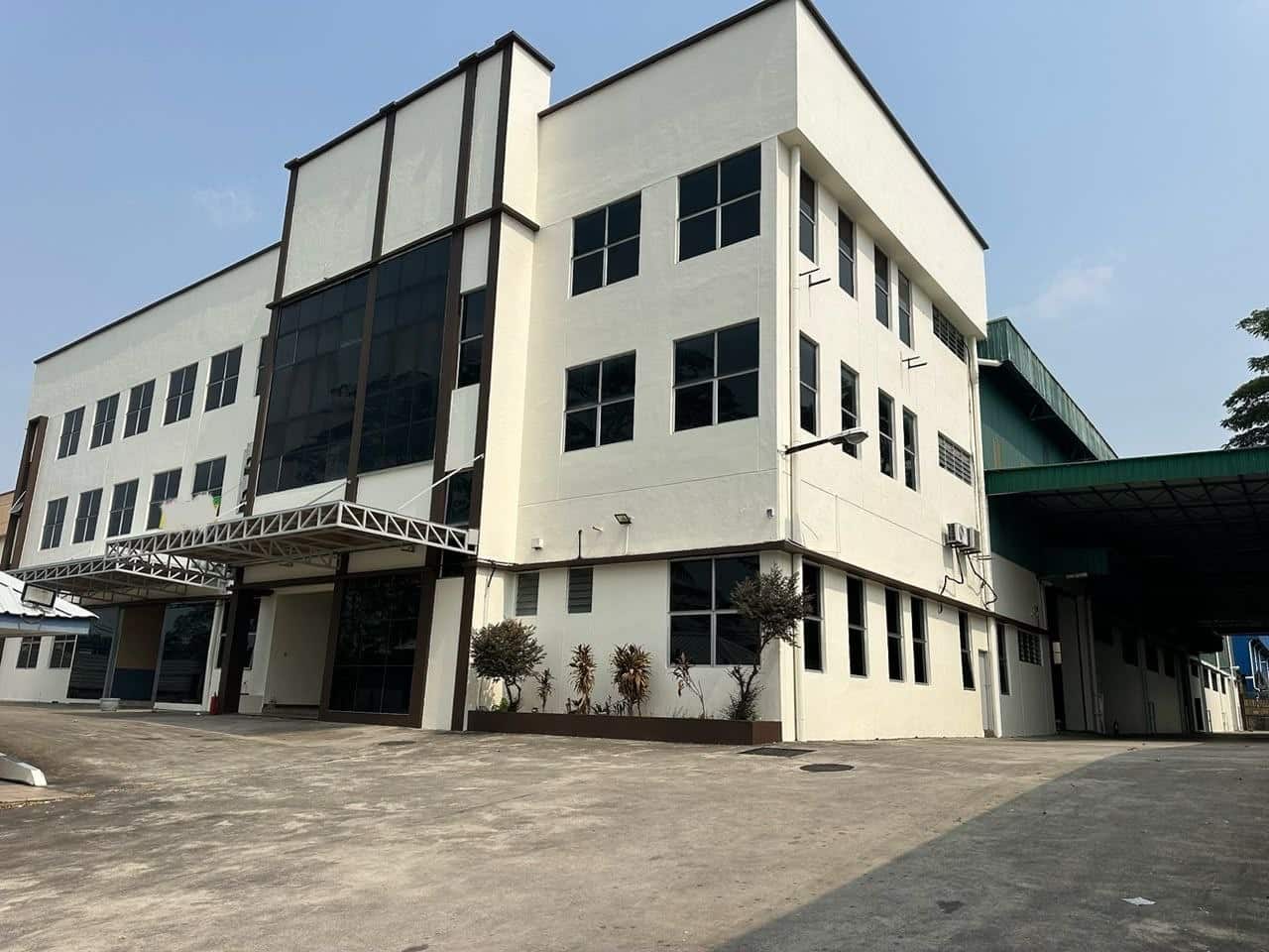 Triple Semi-D Factory Taman Perindustrian Desa Plentong 1