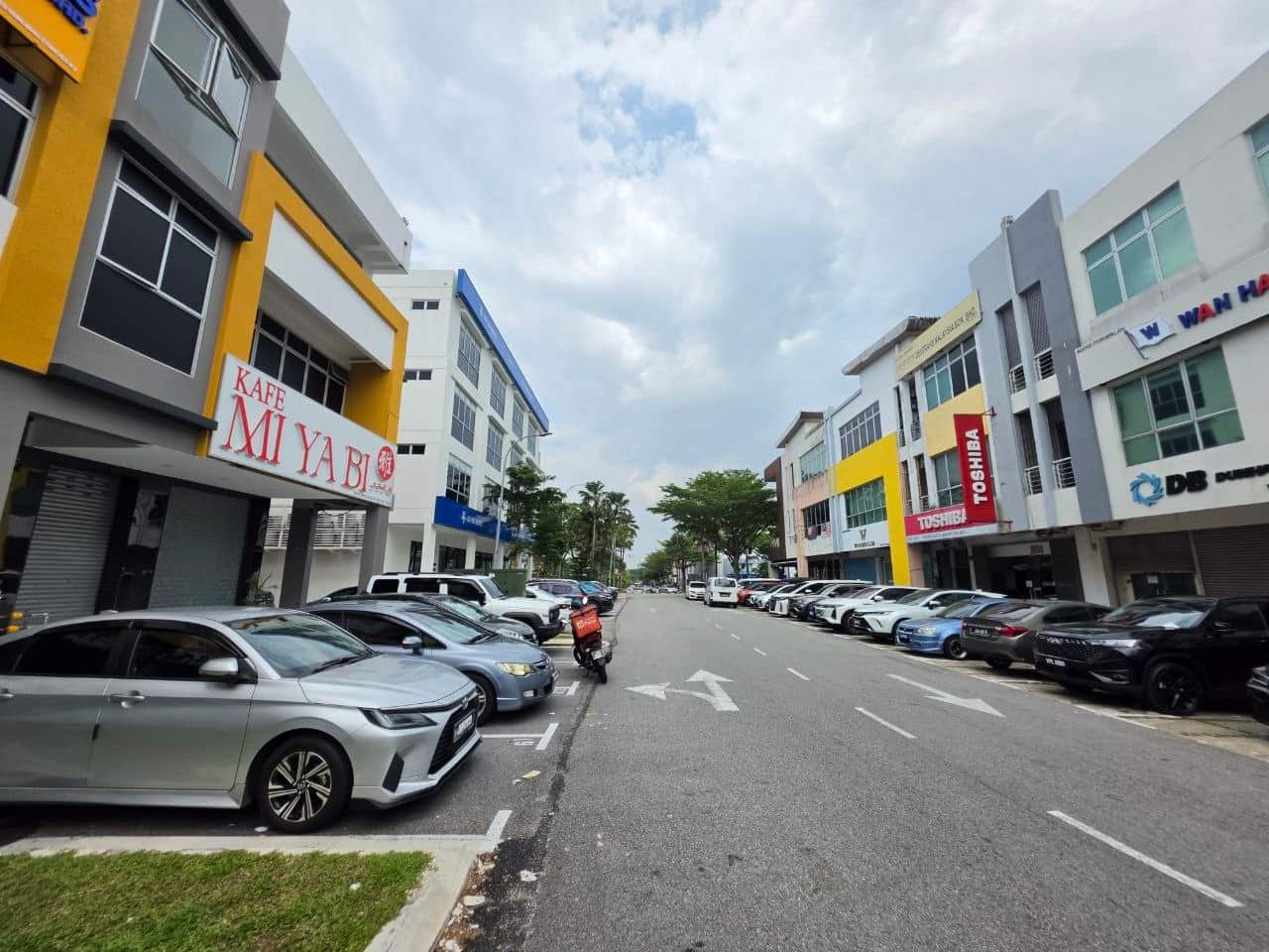 3-Storey Shoplot Taman Molek 6