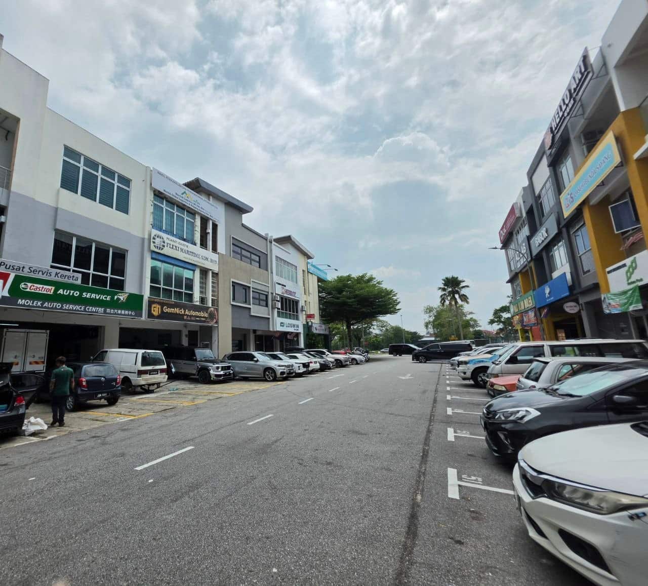 3-Storey Shoplot MolekHub @ Taman Molek 4