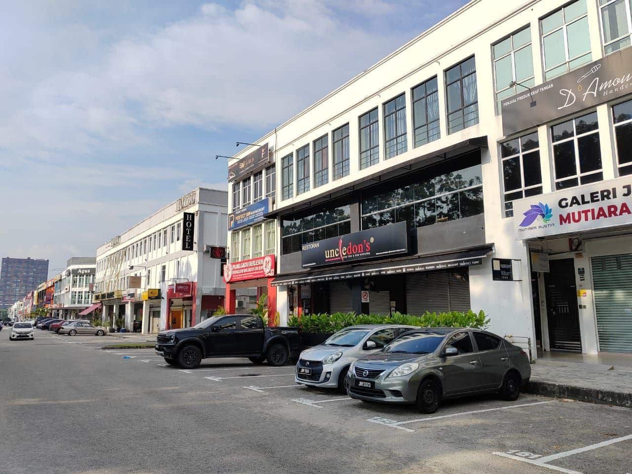 3 storey shoplot Jalan Mutiara Emas 10/19 2