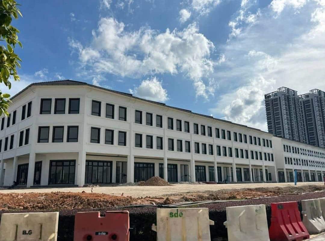 2 Adjoining Ground Floor Units Eco Botanic 3