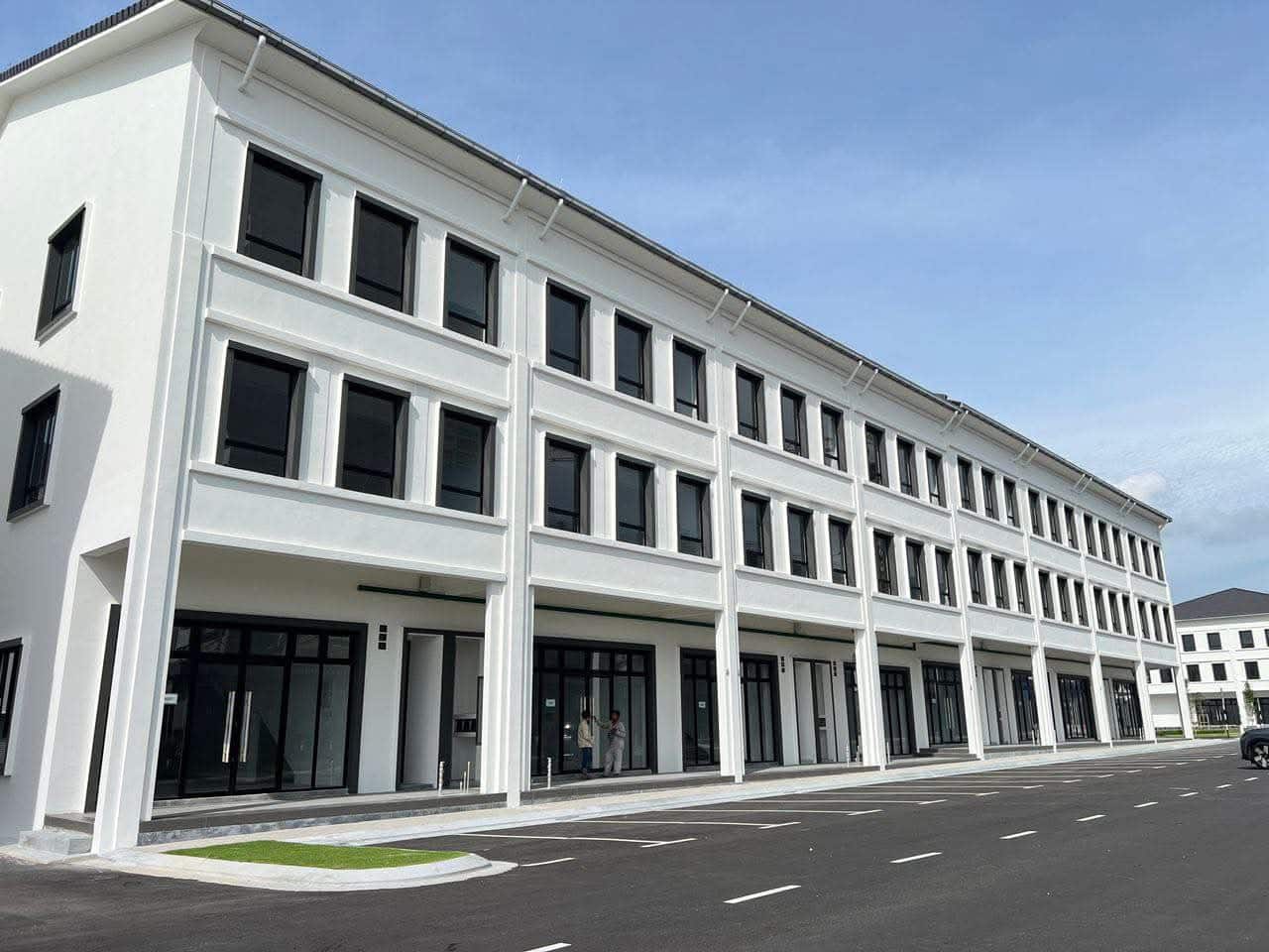 2 Adjoining Ground Floor Units Eco Botanic 2