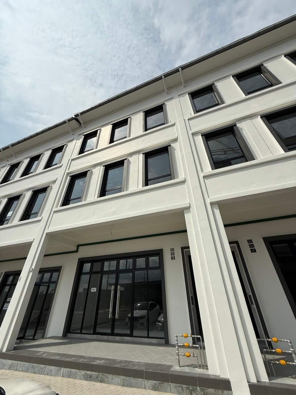 3 Storey Shoplot Eco Boulevard 2