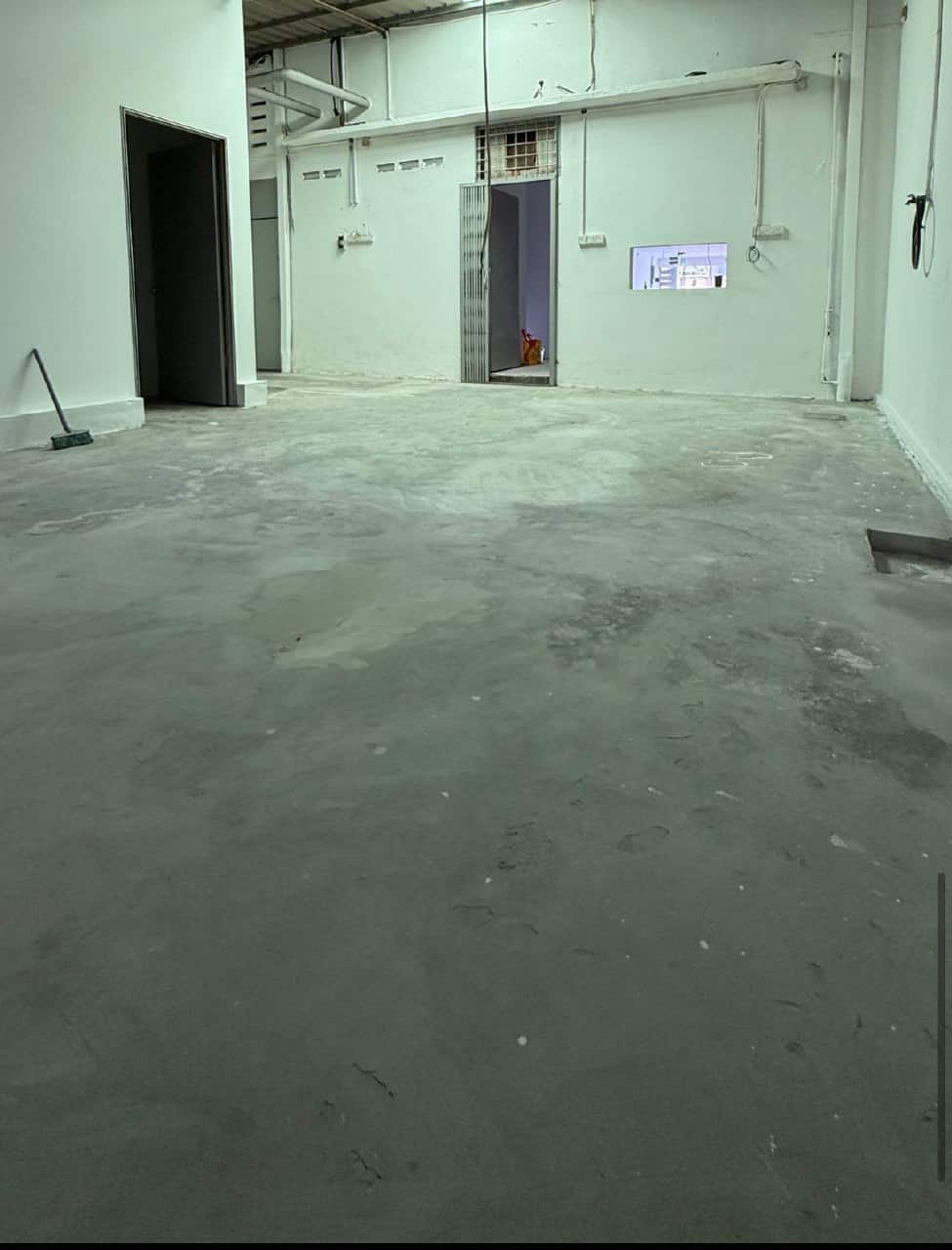 3 storey Shoplot Taman Molek 3