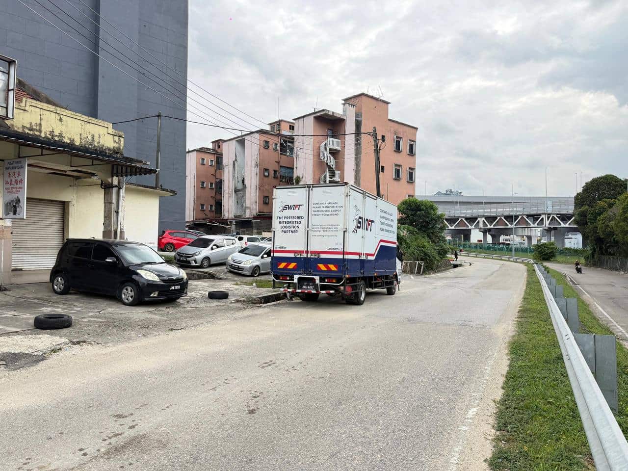 Single Storey Shop Corner & Intermediate Jalan Lumba Kuda