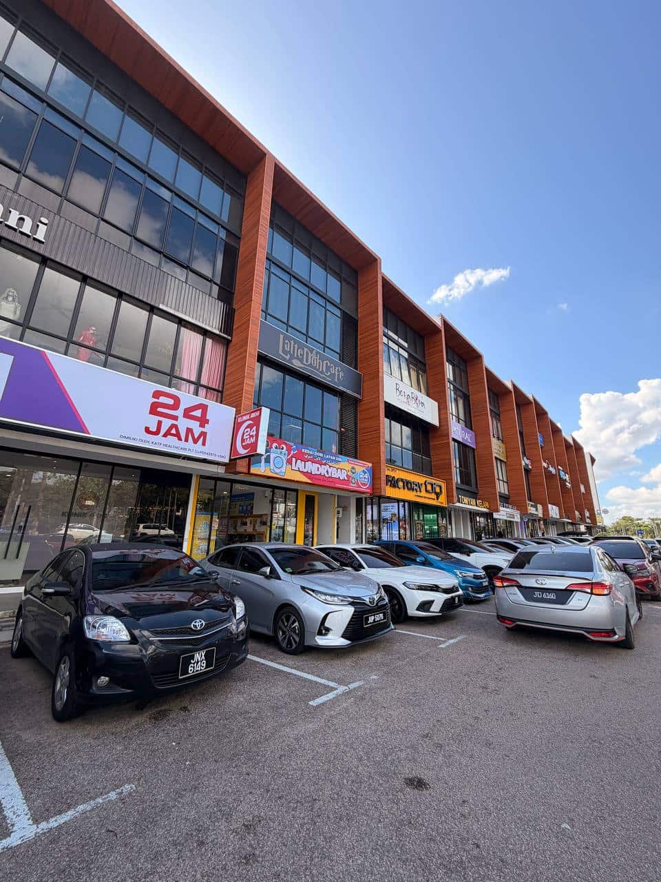 3 Storey Shoplot Business Boulevard