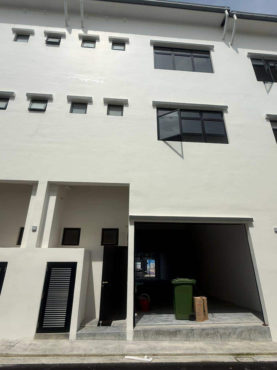 3 Storey Shoplot Eco Boulevard 2