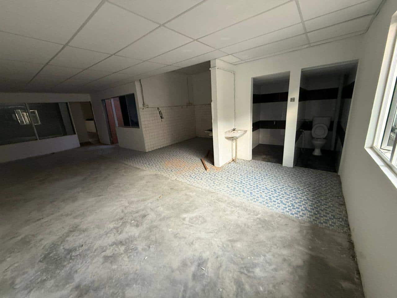 Double Storey Shoplot Jalan Glasiar 4
