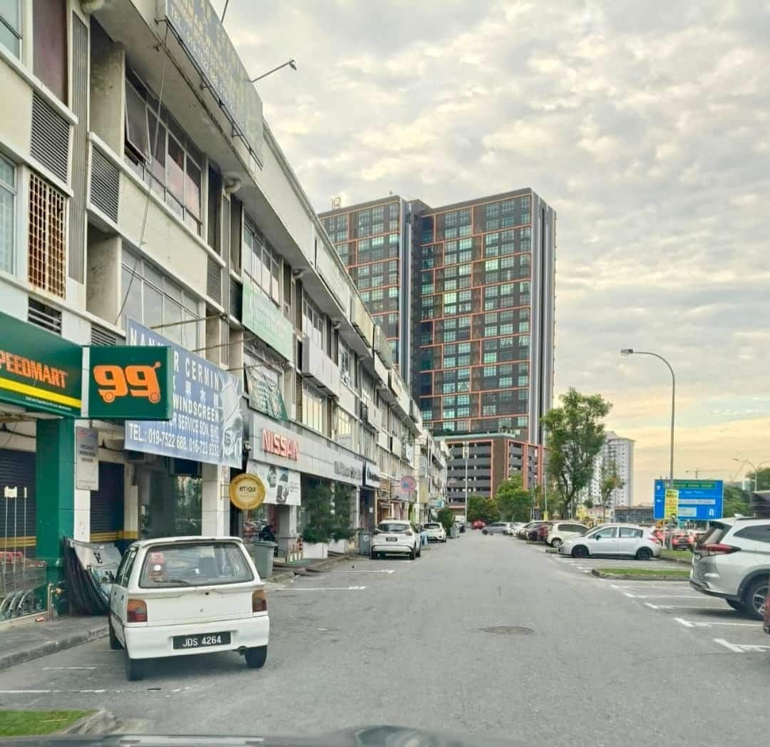 3-Storey Shoplot Mount Austin 3