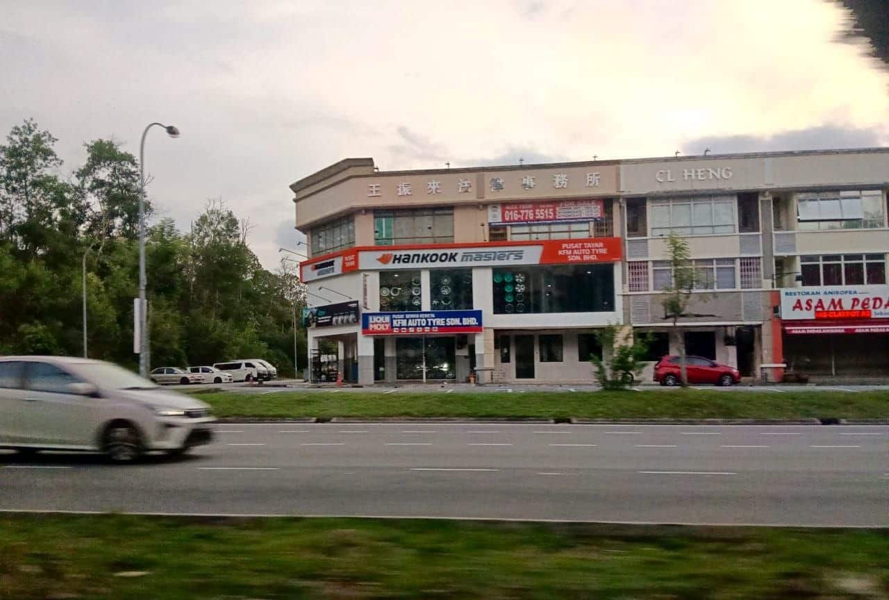 3-Storey Shoplot Mount Austin 2