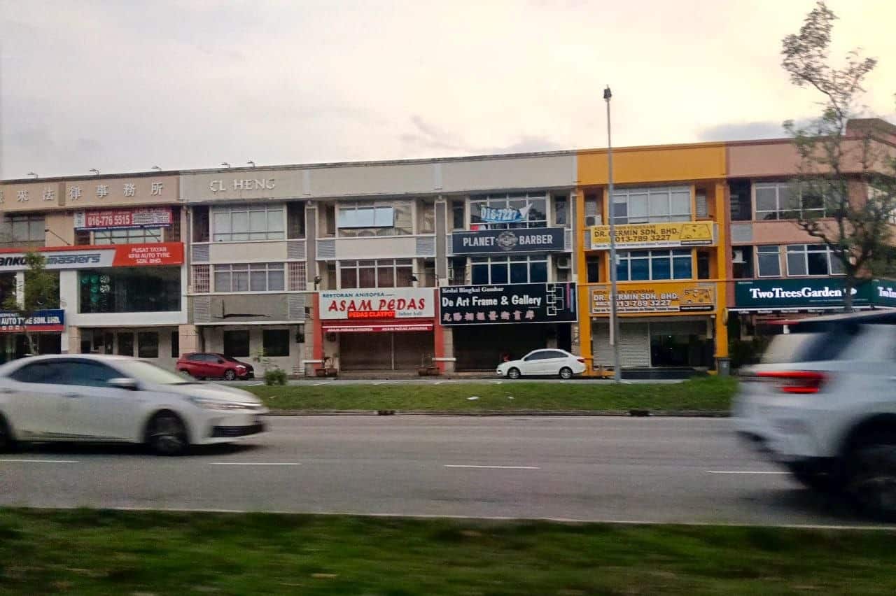 3-Storey Shoplot Mount Austin 1