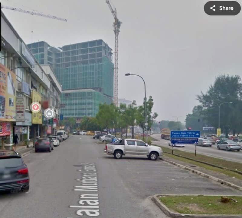 3-Storey Shoplot Mount Austin 4