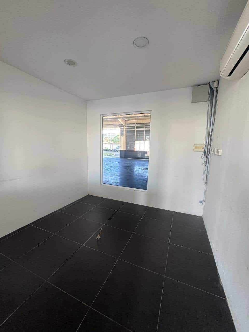 Shoplot Sri Plentong 9