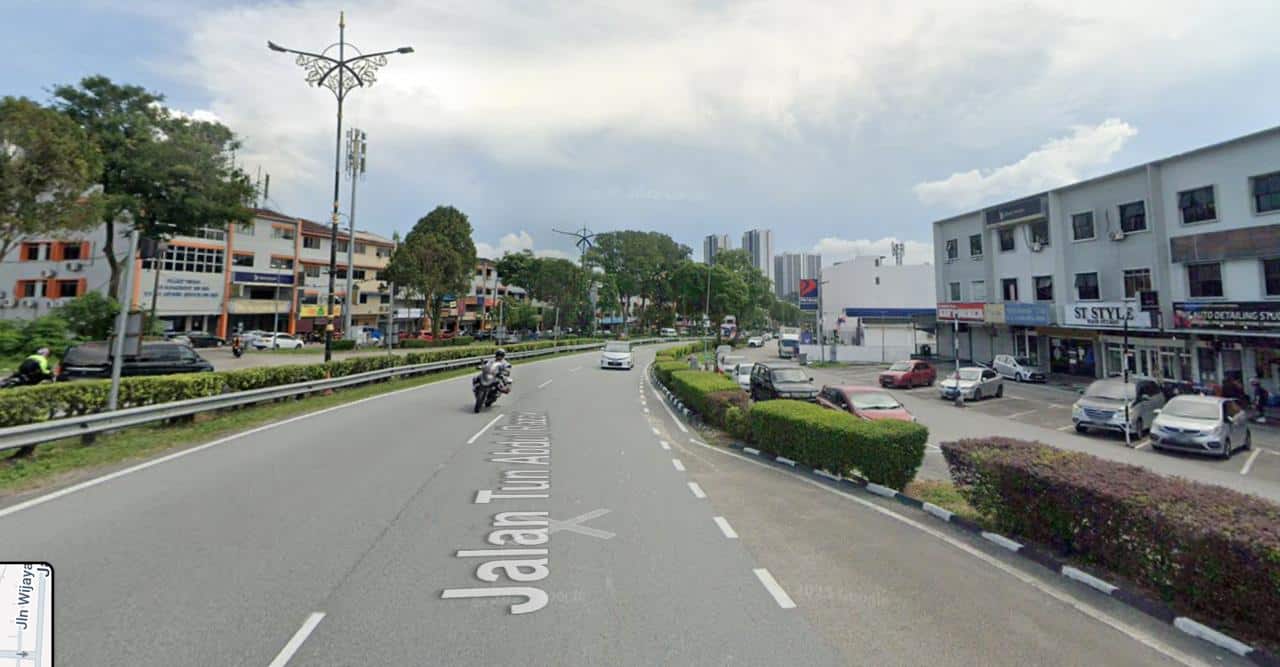 4-Storey Shoplot Jalan Tun Abdul Razak Larkin 4