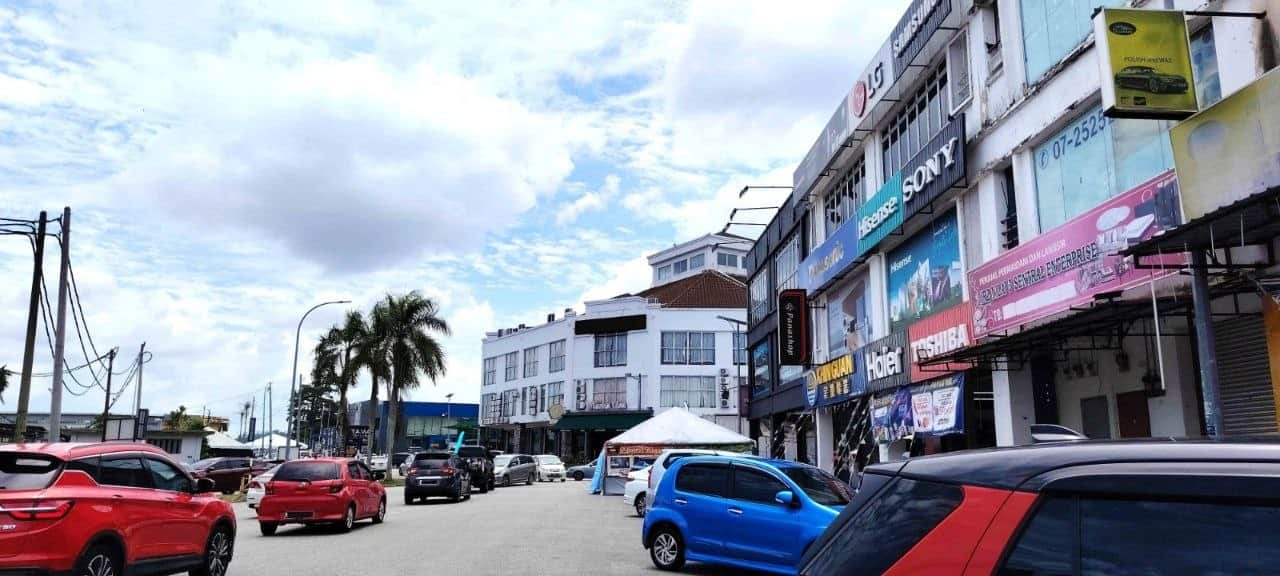 3 Storey Shop-lot Intermediate Unit Taman Bukit Dahlia Pasir Gudang 5