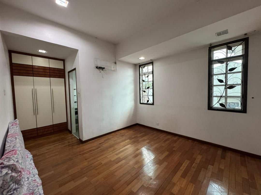 3 Sty Shoplot Jalan Niaga Aspira 1/1 2