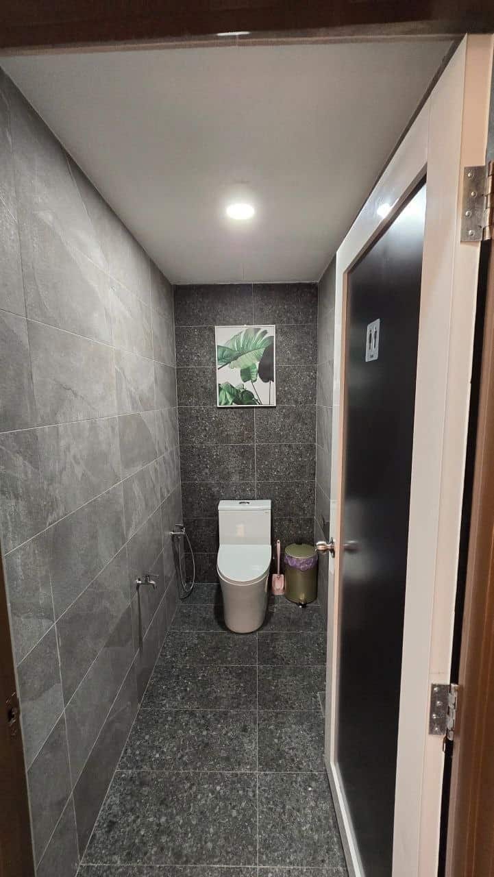 3 Sty Shoplot Taman Molek 8