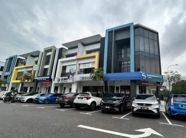 3 Storey Shoplot Taman Mount Austin 1
