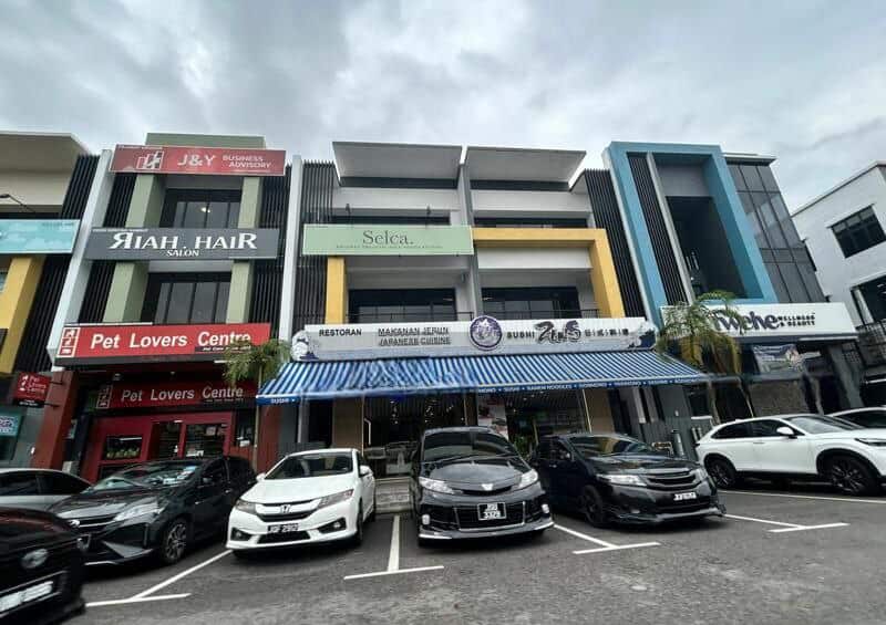 3 Storey Shoplot Taman Mount Austin 4