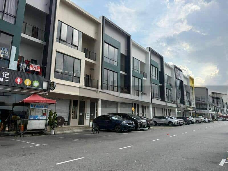 3 Storey shop Austin Crest