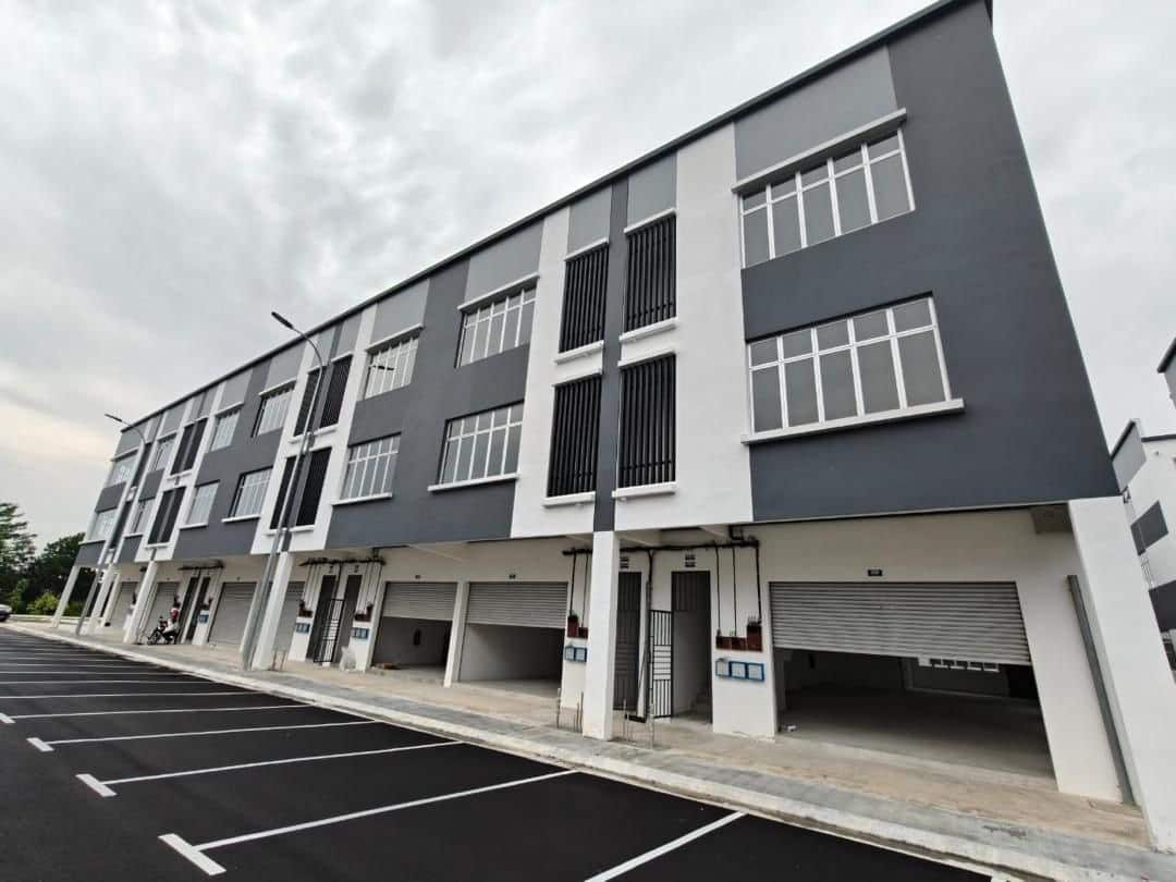 3-Storey Shoplot Jalan Kiambang 1x
