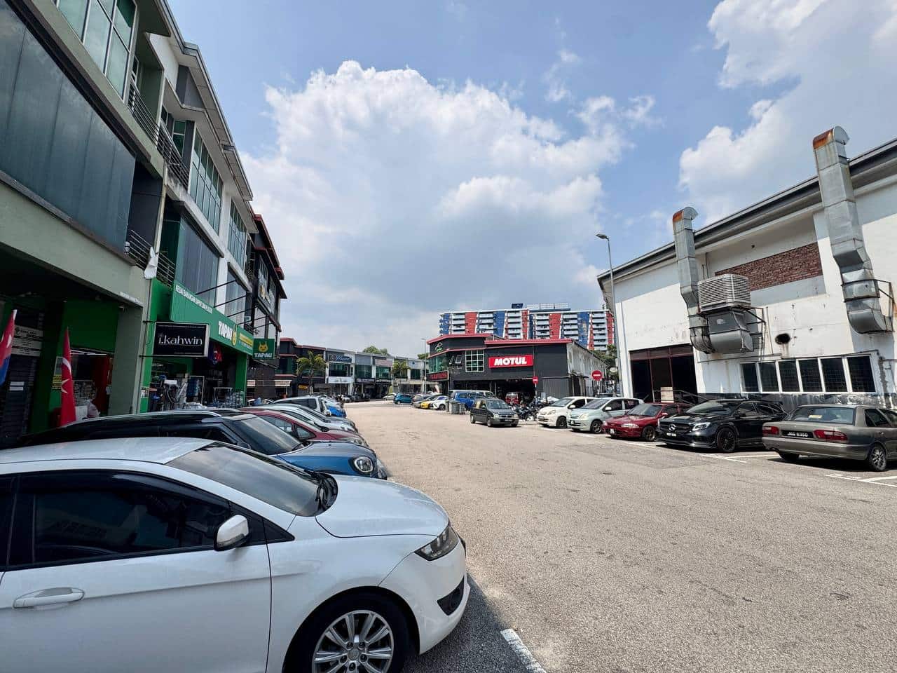 3 Storey Shoplot Intermediate Dataran Larkin 1 6