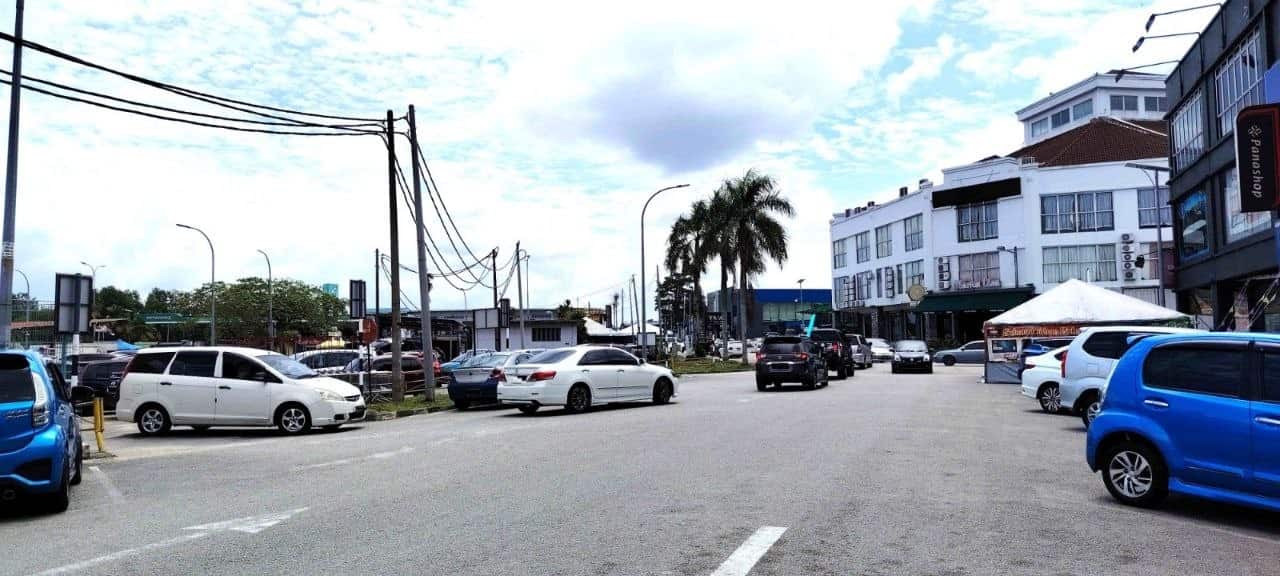 3 Storey Shop-lot Intermediate Unit Taman Bukit Dahlia 3