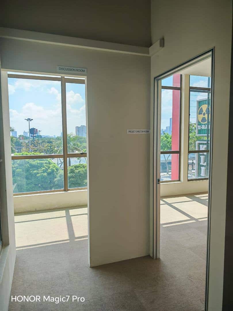 3-Storey Shoplot Larkin Town Centre