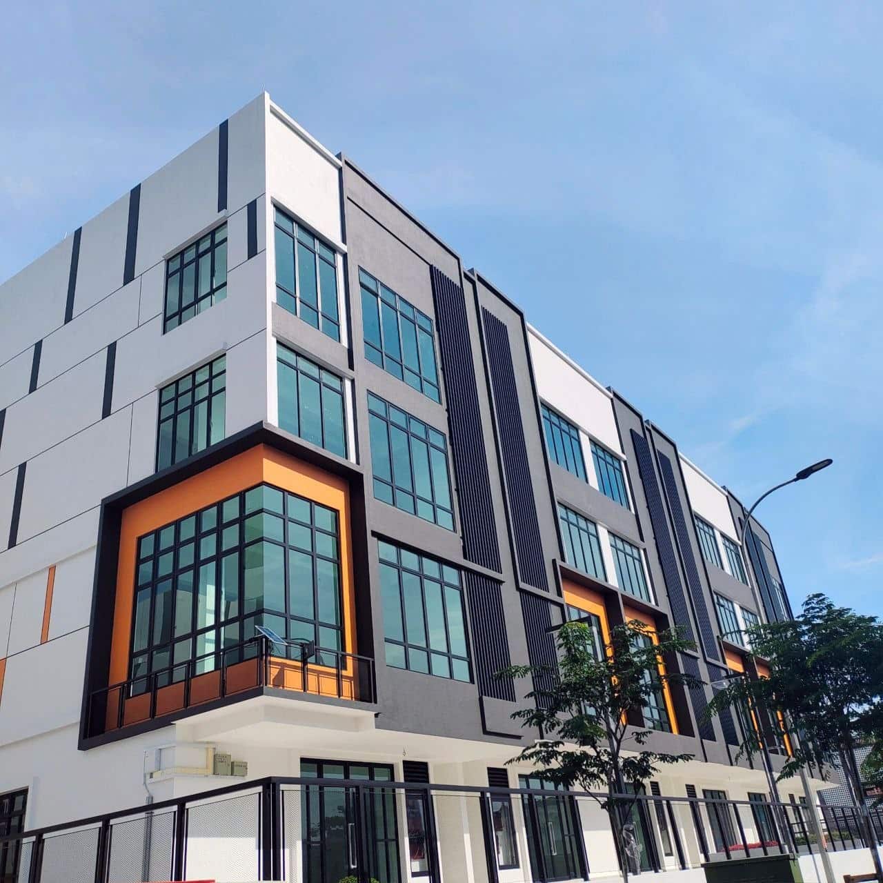 4 Storey Shoplot with lift Pelangi Avenue