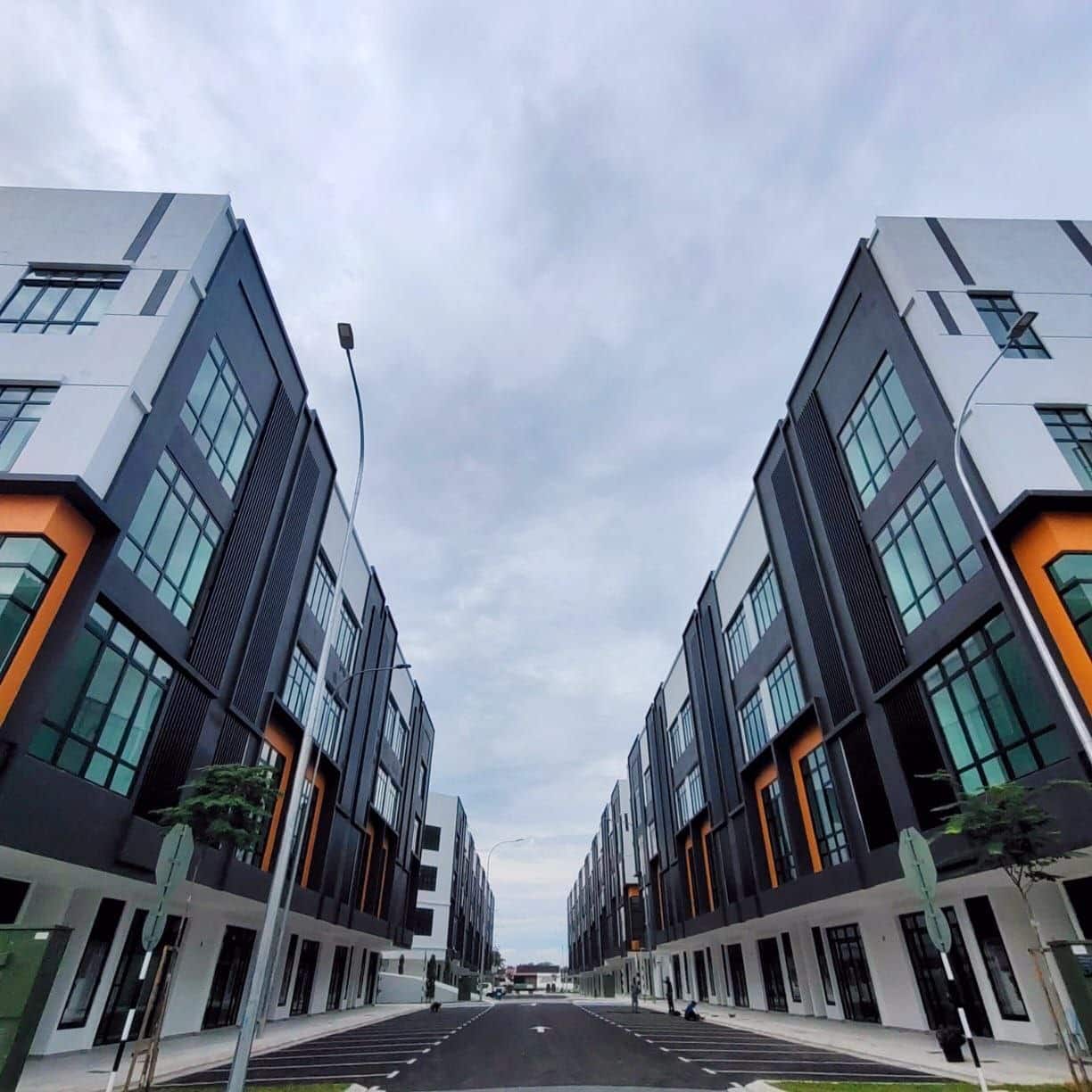 4 Storey Shoplot with lift Pelangi Avenue 5