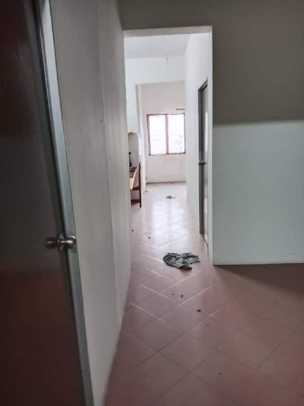 3 Storey Shop Senai Utama 5