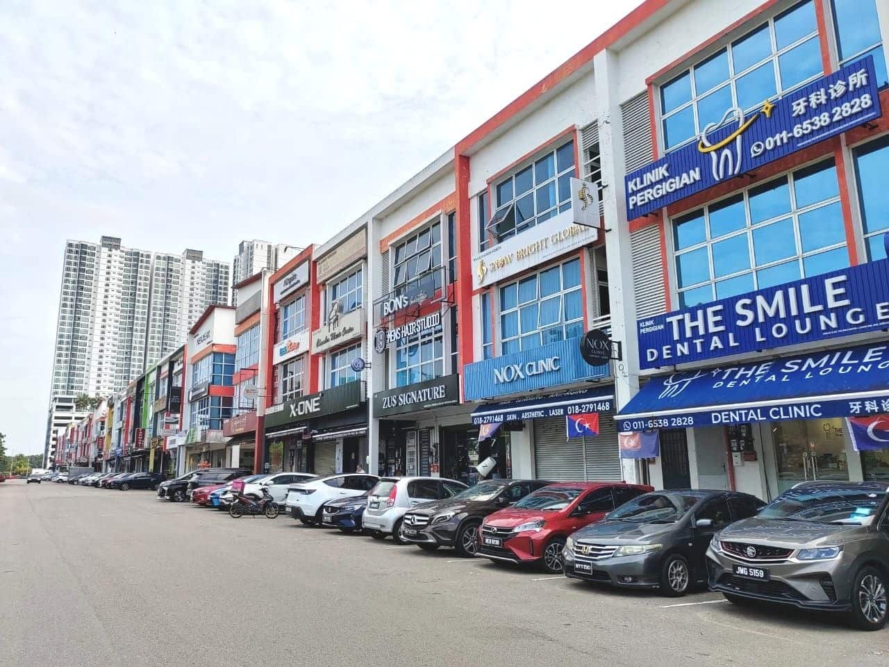 3 storey shoplot Taman Mount Austin 2