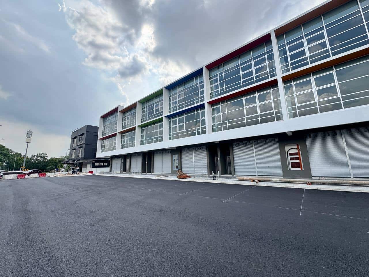 3 Storey Shop Perjiranan 15 @ Bandar Dato Onn 6