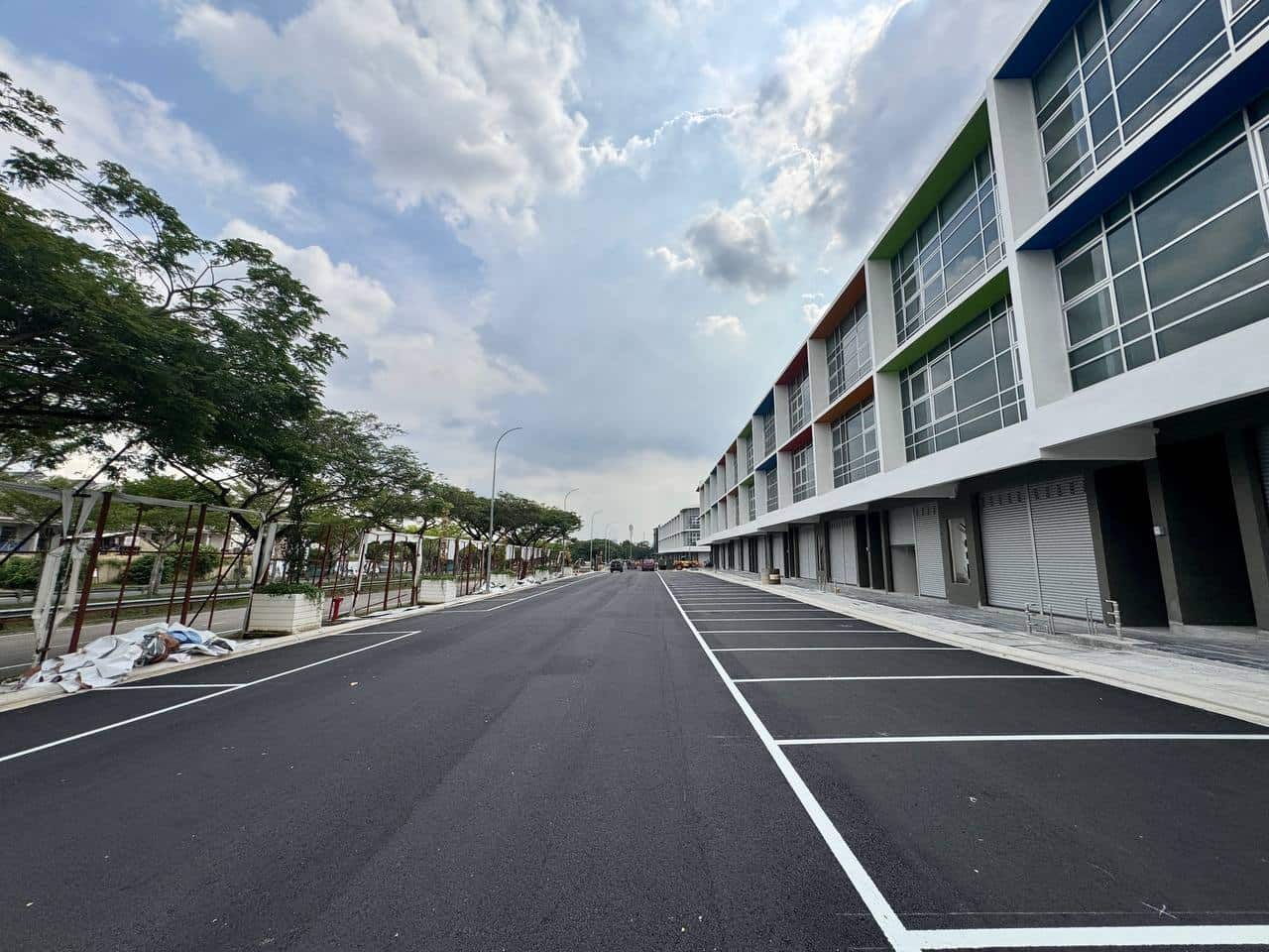 3 Storey Shop Perjiranan 15 @ Bandar Dato Onn 5