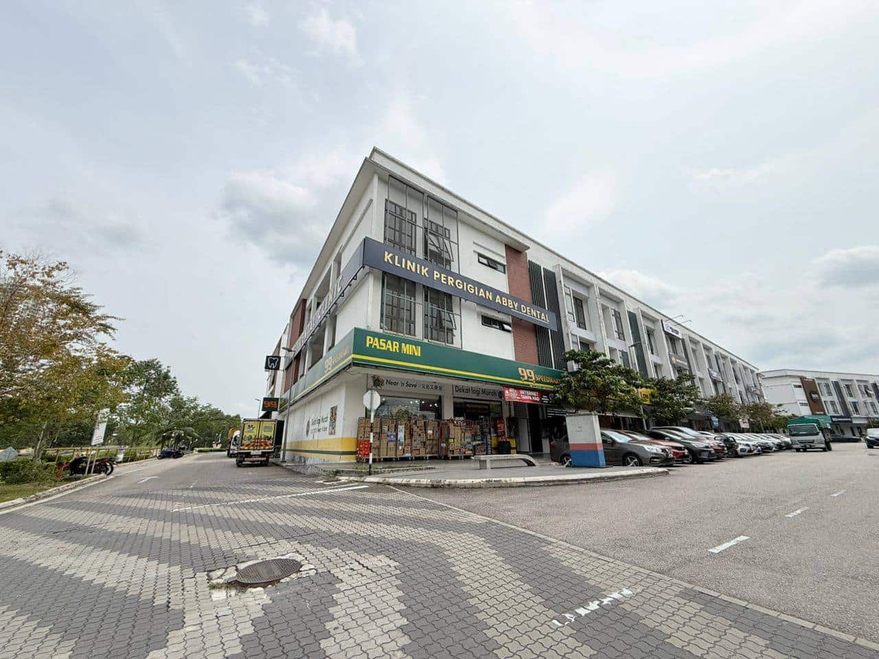 3 Storey Terrace Corner Lot Versis Medini