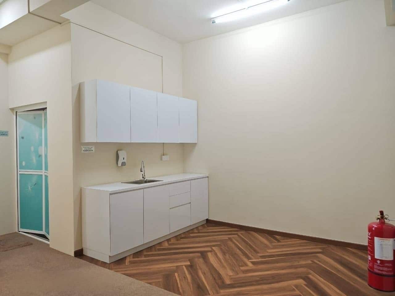 3 Storey Shoplot Larkin Town Centre 8