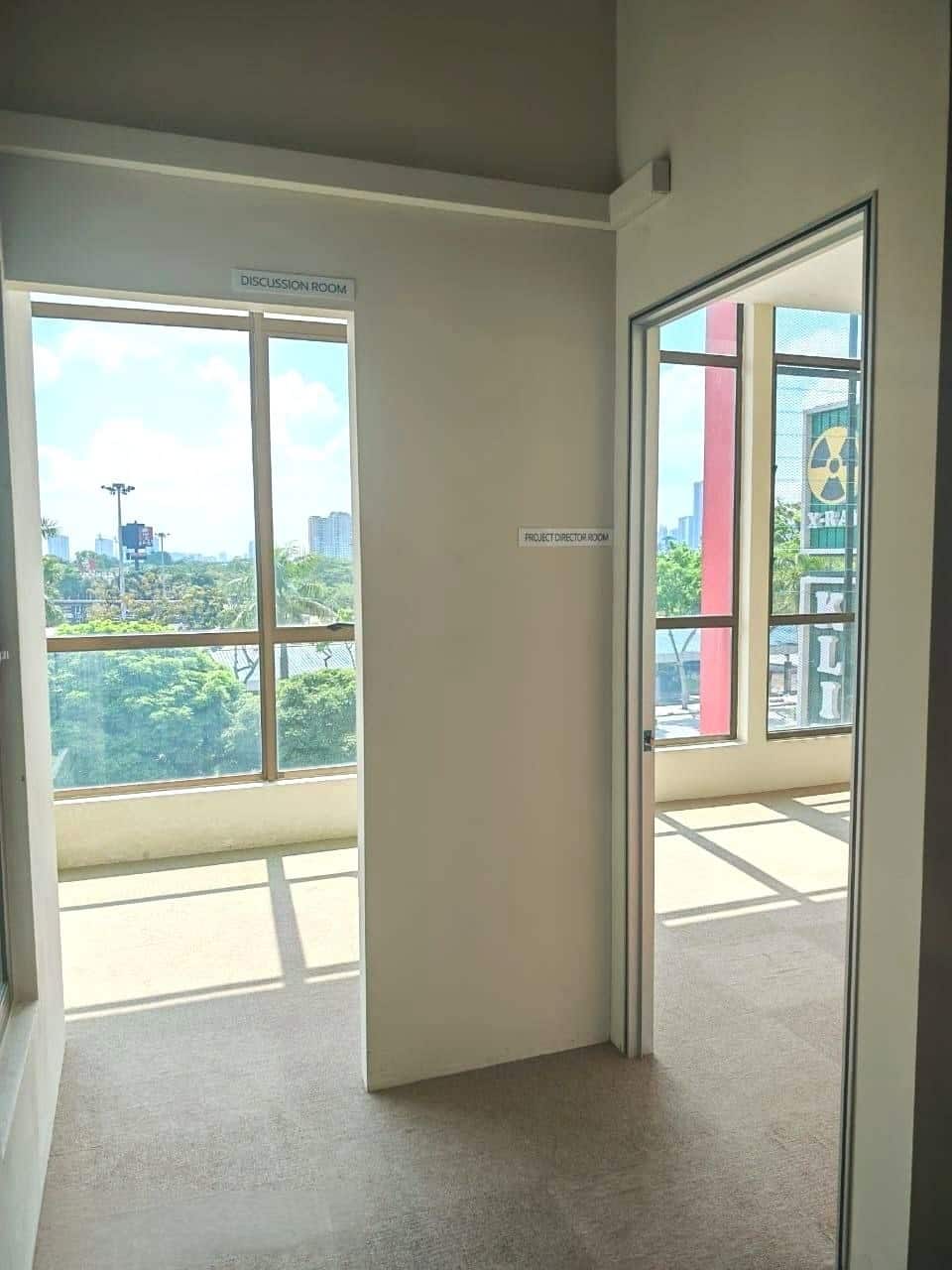 3 Storey Shoplot Larkin Town Centre