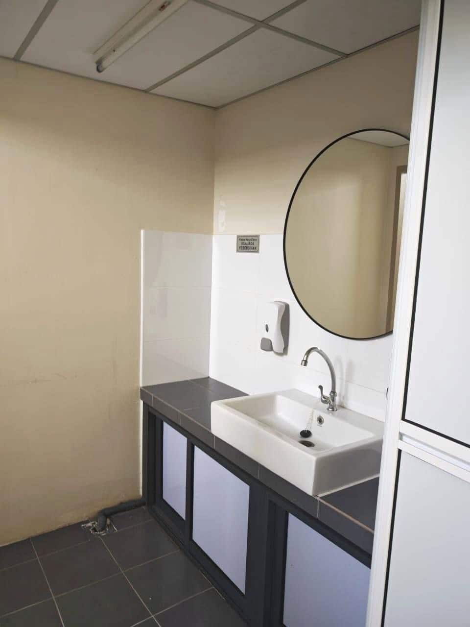 3 Storey Shoplot Larkin Town Centre 9