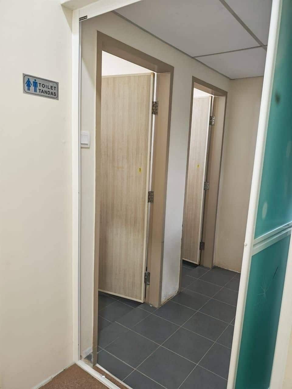 3 Storey Shoplot Larkin Town Centre 10