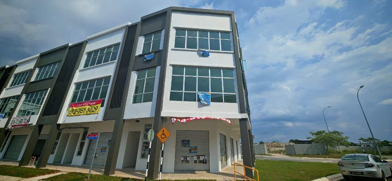 3 Storey Shoplot jalan puncak 2