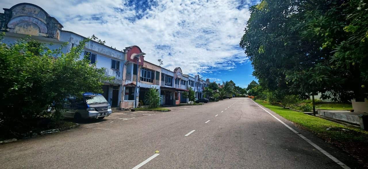 Corner Double Storey Shoplot Taman Tanjung Puteri Resort 4