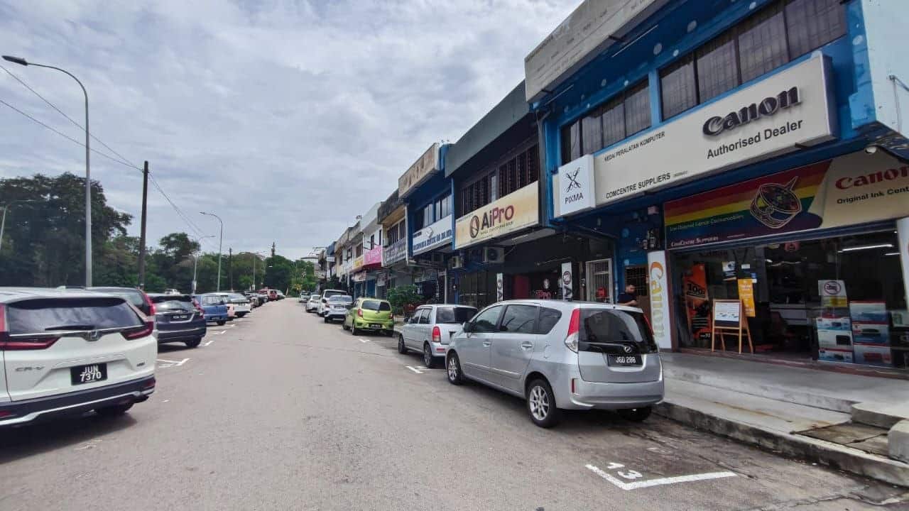 2 Storey Shop-lot Intermediate Unit Jalan Ros Merah, Johor Jaya 3