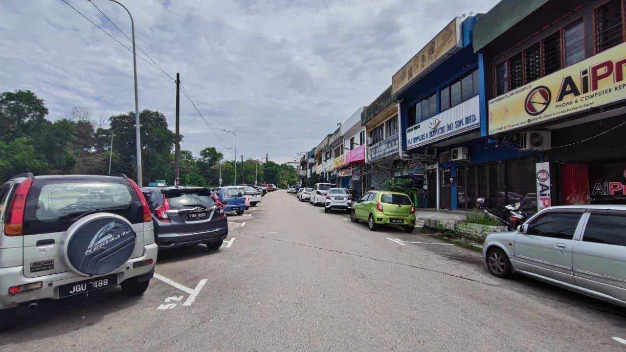 2 Storey Shop-lot Intermediate Unit Jalan Ros Merah, Johor Jaya 4